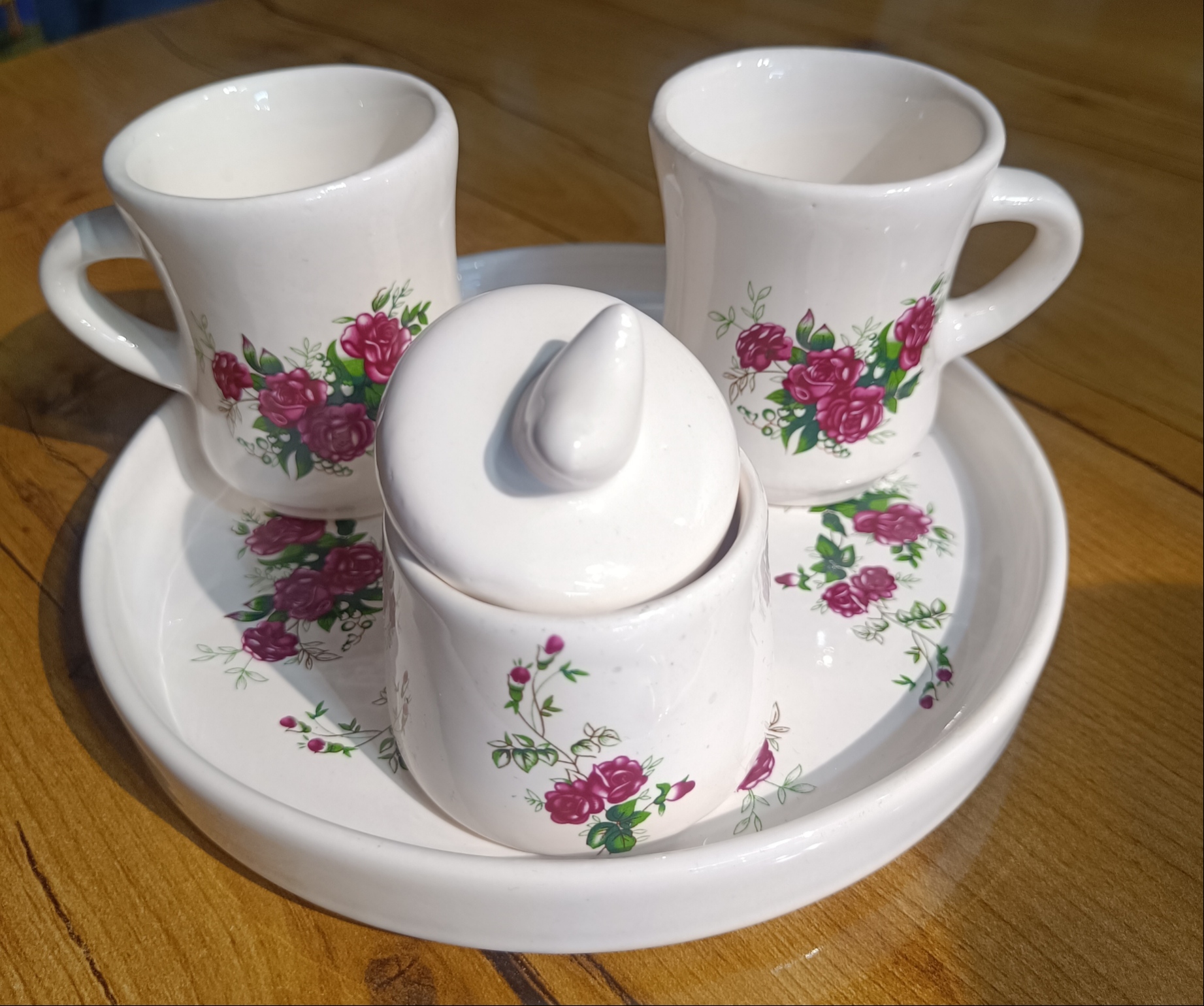 ست چایخوری گل سرخی به همراه مویز خوری